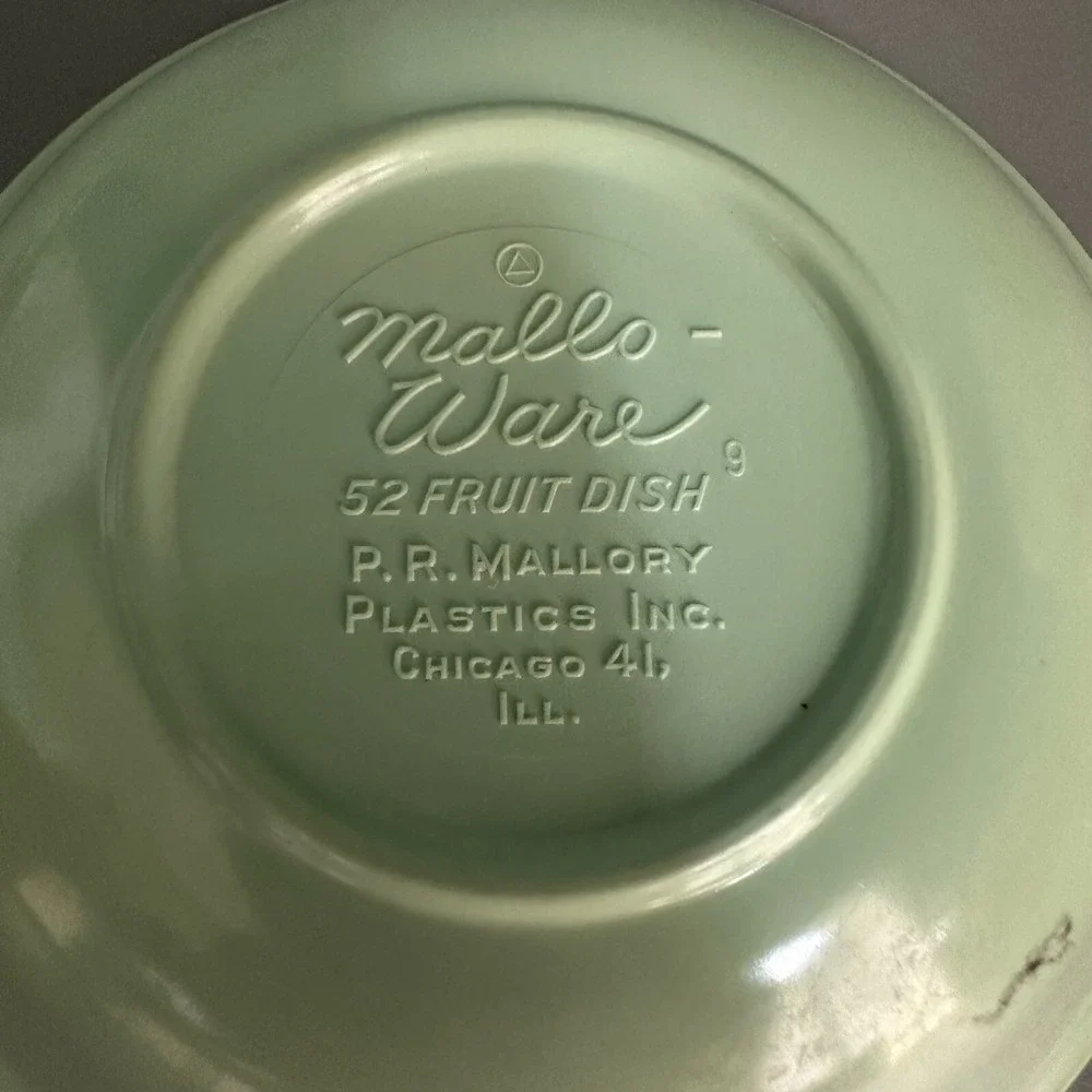 Vintage Mallo-Ware 52 Fruit Dish Melamine Bowl Pastel Green P.R. Mallory Chicago